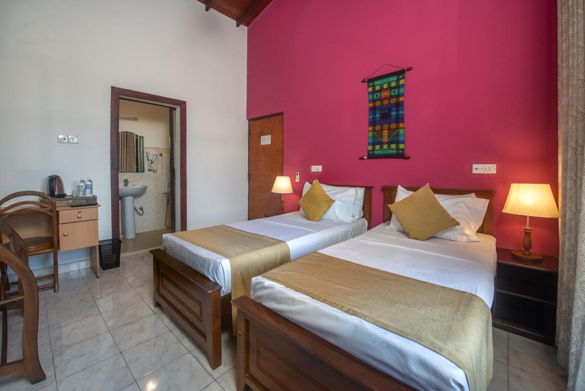 Ceyloni Lake Residency Kandy Exterior photo